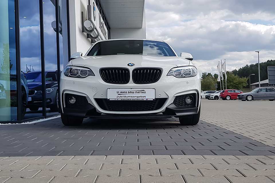 BMW 220i M Performance Umbau - Frontansicht mit Frontaufsatz